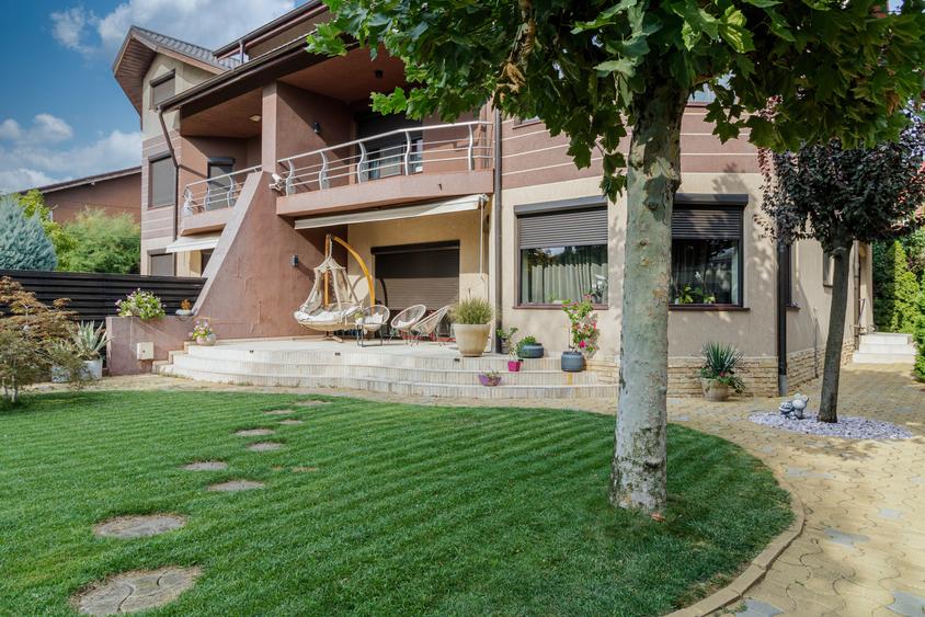 Casă premium, finisaje de top, curte superbă – 700 mp teren
