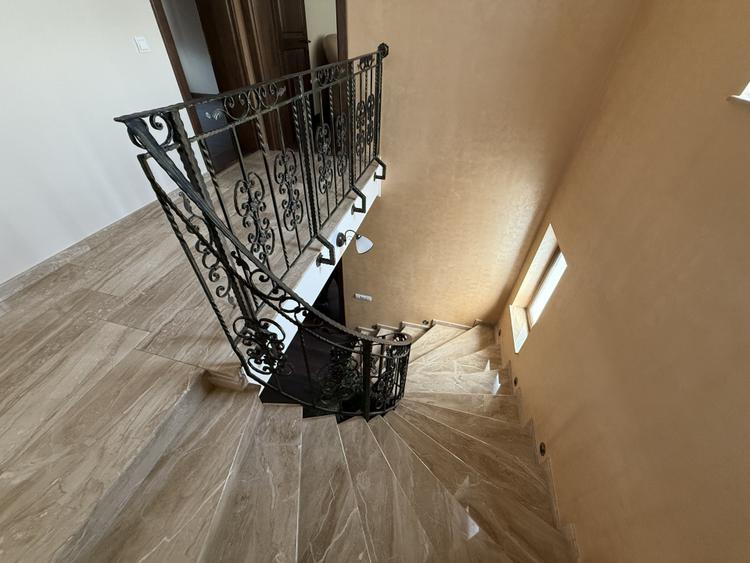 VILǍ CU PISCINǍ | 200 MP UTILI | 5 camere | ZONĂ EXCLUSIVISTĂ