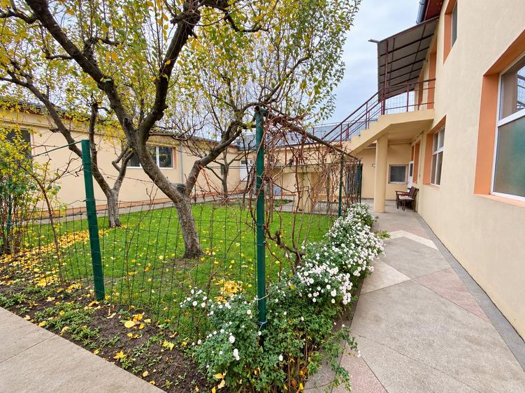 Casă cu hala, garaj cu groapă de inspecție – potențial pentru locuire și afacere