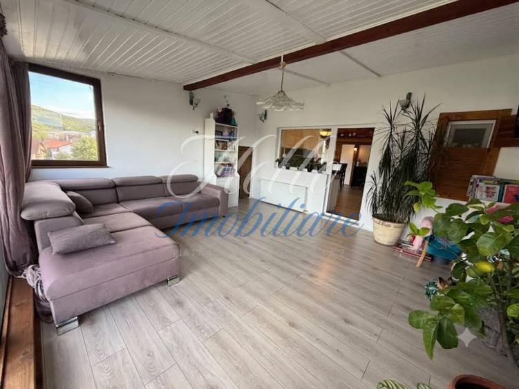 Apartament cu 3 camere in Floresti zona Tauti