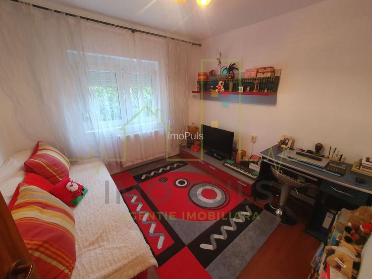 Aradului. 3 Camere. 2 Bai. 2 Balcoane. Decomandat. - 4