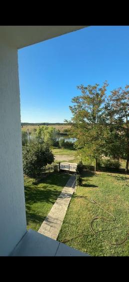 Casă de închiriat cu vedere la lac aproape de Therme și Aeroport