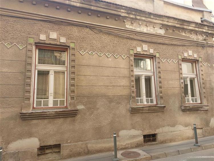 Apartament ultracentral cu curte privata