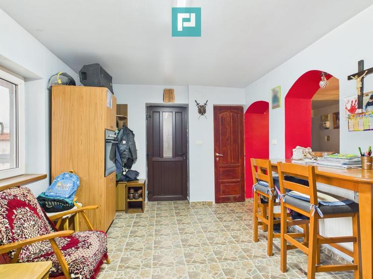 Casă solidă cu 1400 mp teren în Iratoșu