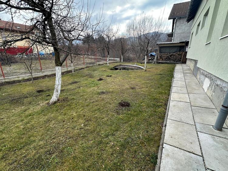 Vand casa 5 camere - 3 bai - 627 mp teren - Tocile