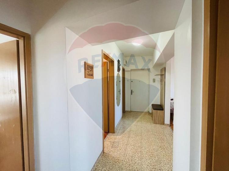 Apartament cu 3 camere de închiriat în zona Turnisor