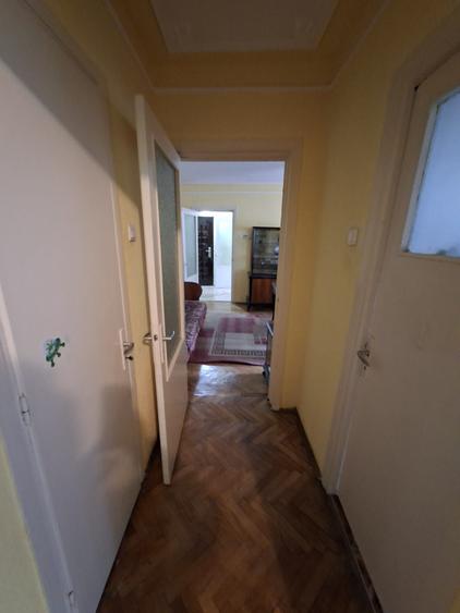 Apartament 2 camere, etajul 2/4, zona Podu Ros
