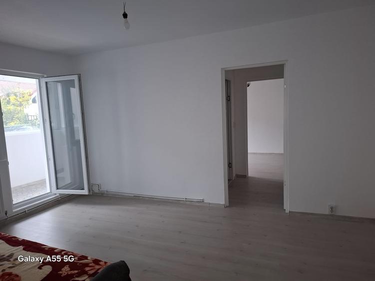 Apartament 2 camere Gemenii, RENOVAT, suprafață 48 mp, parter, balcon, beci.