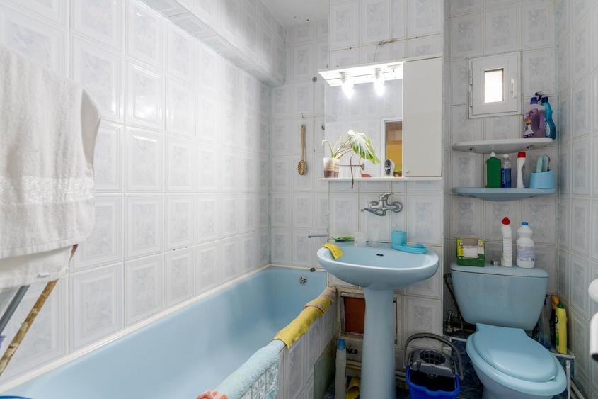Apartament 3 camere transformat in 2 camere – Bd. Cosminului