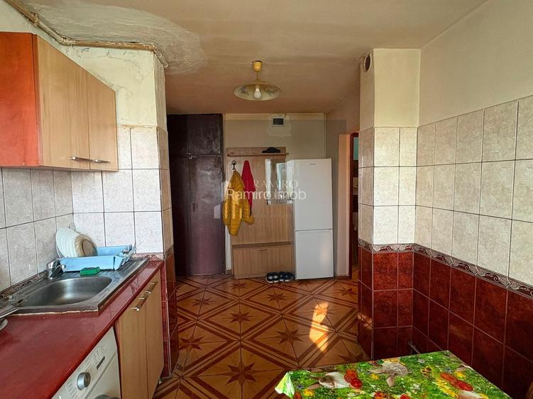 Apartament 3 camere decomandat -10 minute de metrou Aparatorii Patriei