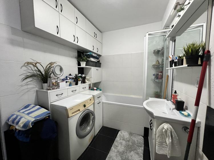 Apartament de 3 camere, 2 bai, 99 mp, parcare, zona Oncos/Spalatoria auto