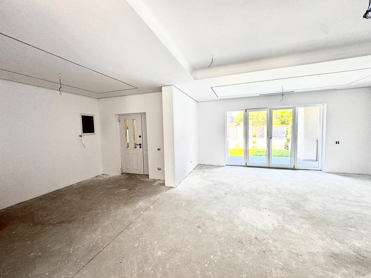 Vilă individuală   5 camere Bulevardul pipera  retrasă de la bulevard