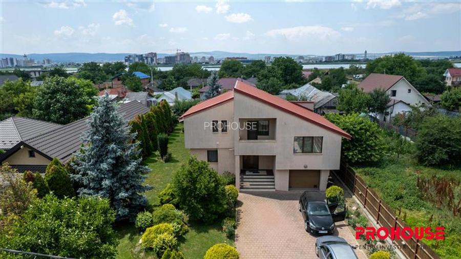 Casa exclusivista - complet mobilata si utilata - la doar 2,7 km de centrul oras - 2
