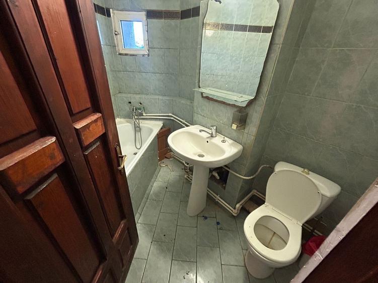 GARA-BCR 3 CAMERE DECOMANDATE 82 MP. 2 BAI, 2 BALCOANE, ETAJ 2, LIBER