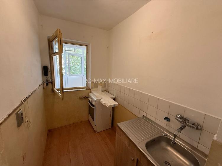 Garsonieră 27 mp cu balcon - etaj 2 - nemobilata -bloc an 1980 - 3