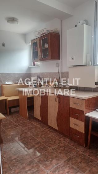 Apartament 3 camere, zona Scolii nr 7, etaj 2, bloc  caramida - 8