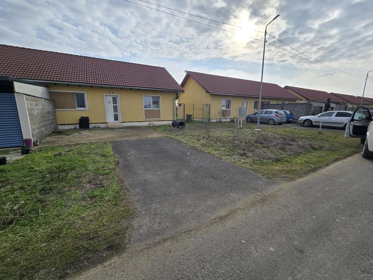 Duplex pe parter Bucovat la asfalt