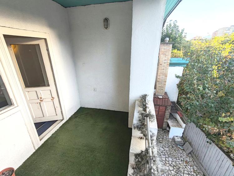 Casă 8 camere, curte generoasă
