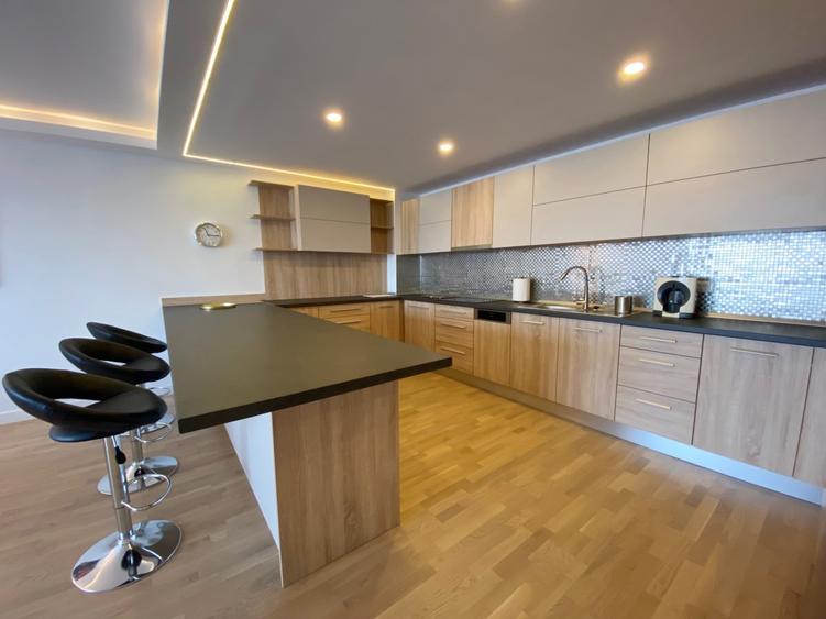 Apartament 2 camere foarte spatios cu terasa// loc parcare