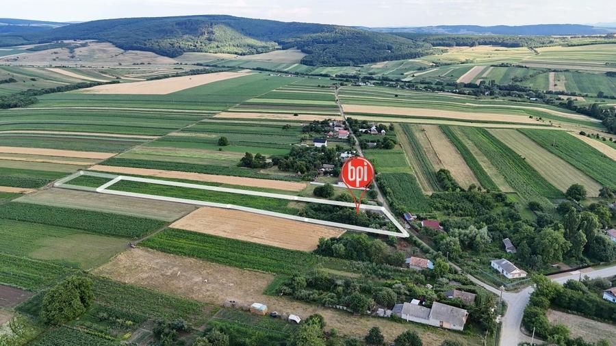SE VINDE Gospodarie taraneasca, in Sat Valea Glodului, Com.Vulturesti, jud.SV