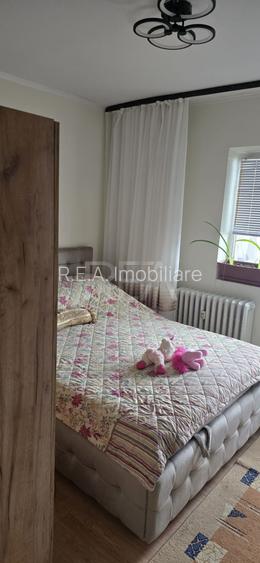 3 camere, et 7/10, bloc 1979, 74 mp-Pacii, Str Barsanesti - 2