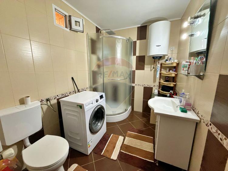 Casă mobilată și utilată, renovată complet, teren 1.410 mp