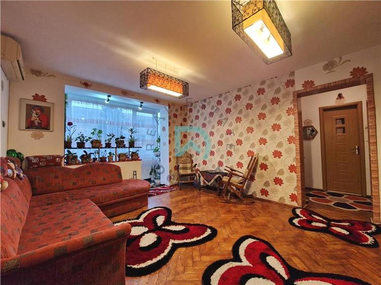 Apartament 3 camere, Tractorul