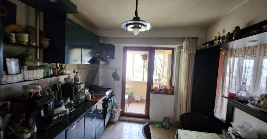 De vânzare apartament 3 camere Cartier Buzaului