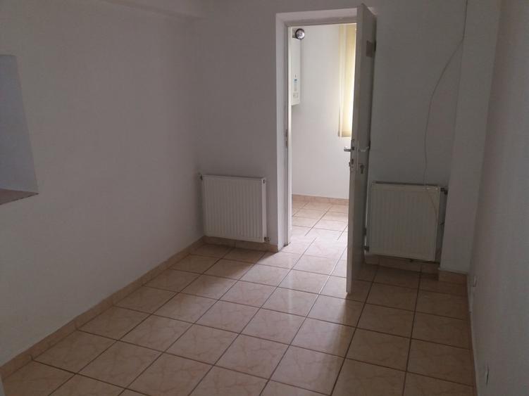 Apartament 3 camere la parter str.Octav Onicescu