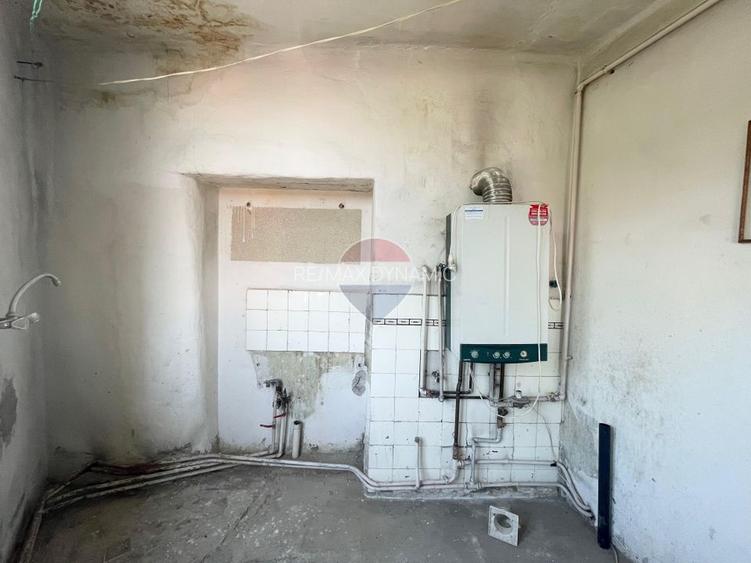 Casă cu 3 camere de vânzare în zona centrala comison 0% + garaj - 12