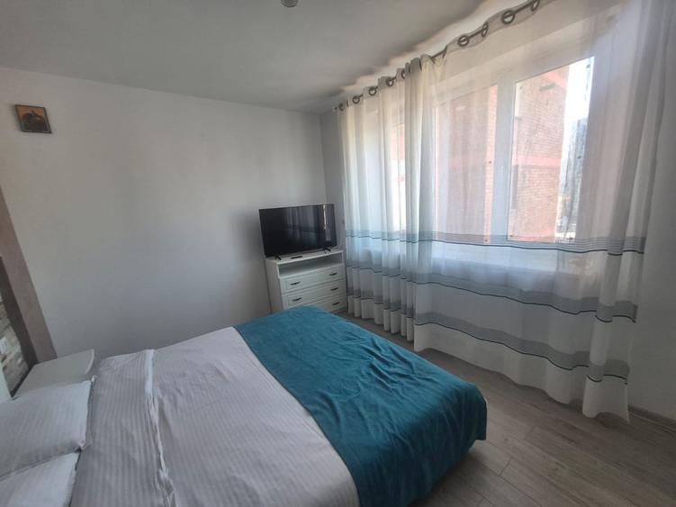 3 camere de inchiriat /Precista