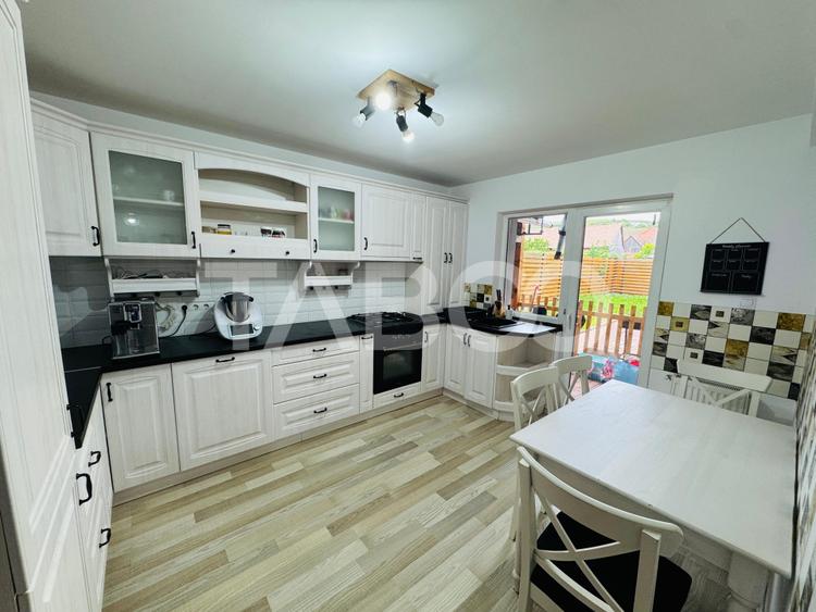 Casa de vanzare cu 4 camere 120 mpu zona linistita Sura Mare Sibiu