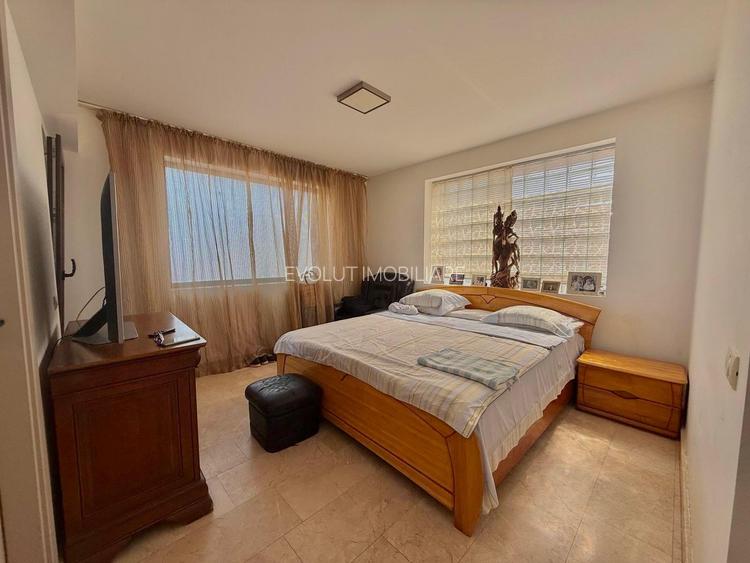 Vila cu potential rezidential sau investitie Faleza Nord 300 m de mare - 2