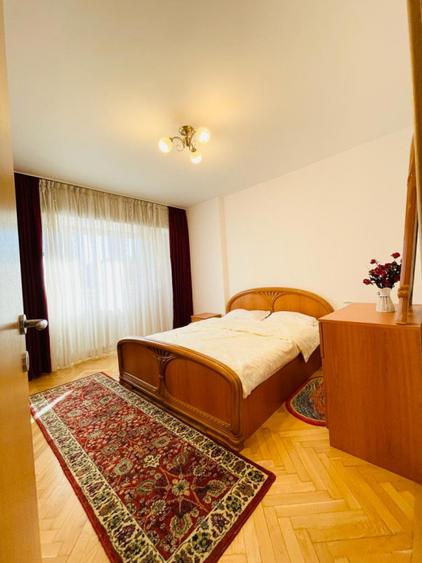 Apartament cu 3 camere de inchiriat in Piata Unirii - Fantani