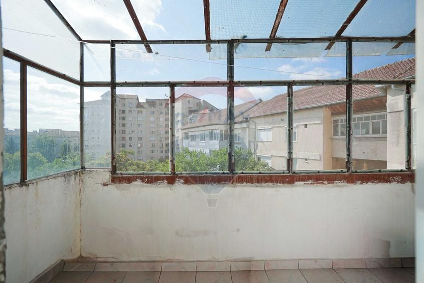 De vânzare apartament cu 3 camere zona Dacia