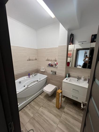Apartament modern cu 3 camere și terasă, (optional  3 locuri parcare) -180.000 €