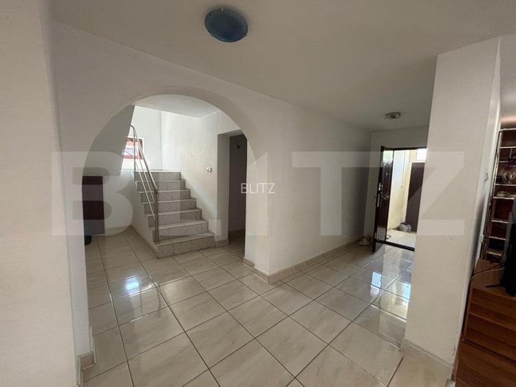 Casa de vanzare cu 5 camere, 200 mp, zona Micro 3 - 12