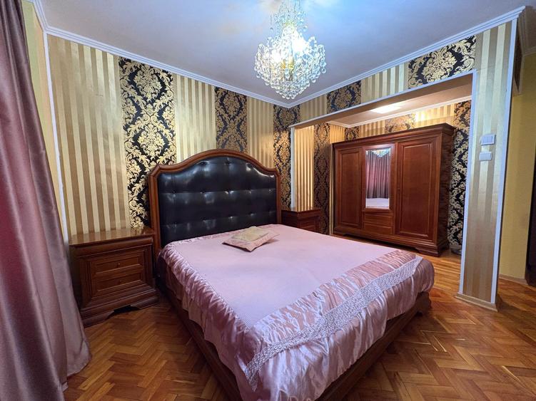 Apartament cu 4 camere de vanzare in zona Mosilor - Eminescu