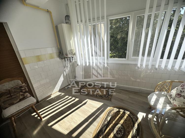 Apartament de vanzare cu 3 camere, 2 bai, 76mp, zona Spitalul Judetean