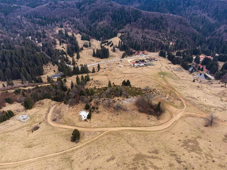 Teren Intravilan 6500 MP- Valea Poienii Aviatorilor ,Aproape de Poiana Brasov si
