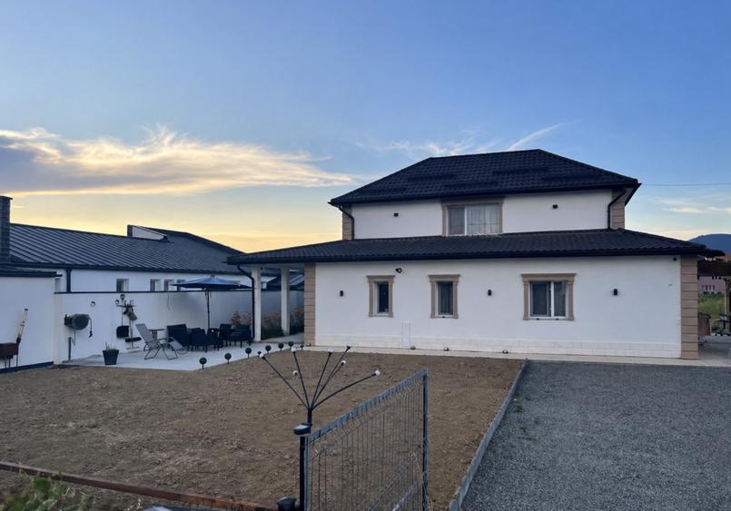 Casă modernă P+1, 145 mp utili, 4 dormitoare, complet mobilată și utilată