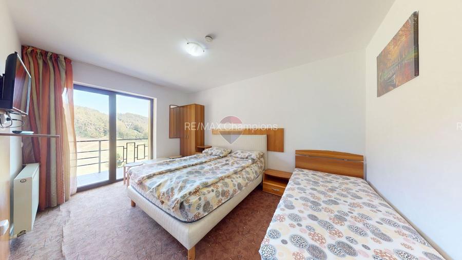 Pensiune în funcțiune | 10 camere | Teren 4.000 mp | Brădet – Săcele