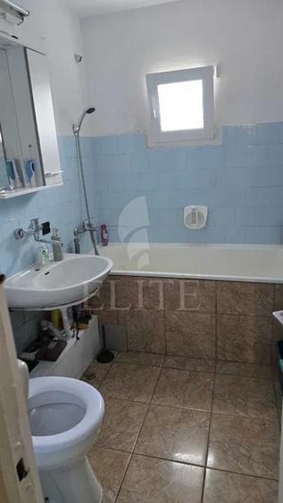 Apartament 4 camere în zona STRAZII LACU ROSU