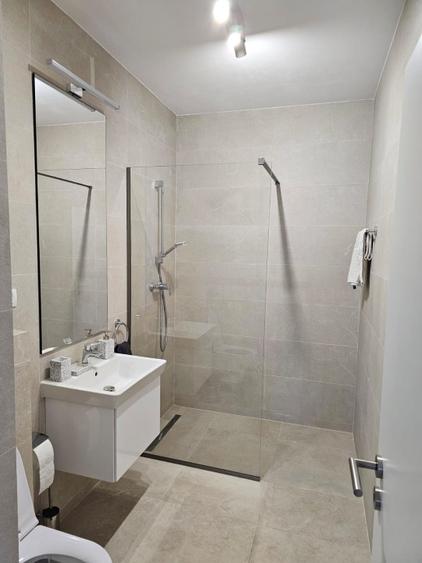 Apartament 3 camere, 2 bai , terasa, 2 locuri parcare subteran + boxa