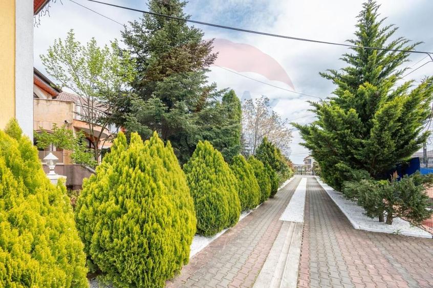 Casă / Vilă cu 16 camere de vânzare Sanmartin/Stefan cel Mare