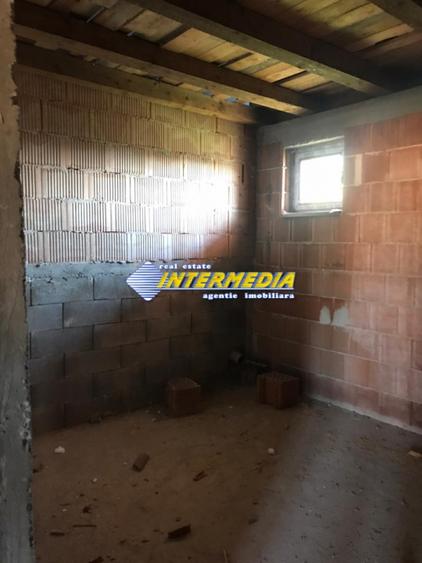De vanzare Casa P+E+M cu 800 mp. teren, semifinisata, in Paclisa, cu utilitati