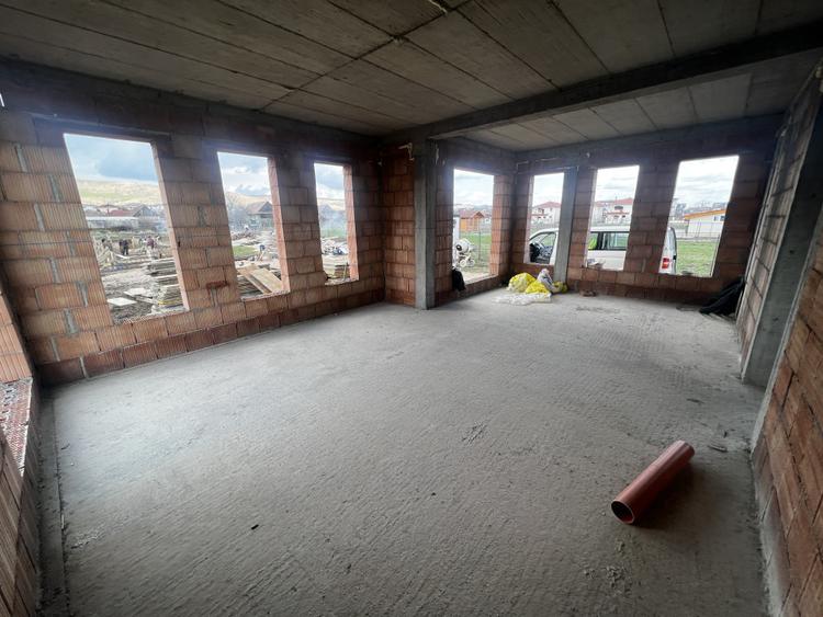 Casa individuala de 5 camere, 120 mp, 281 teren, semifinisat, zona Ioan rus