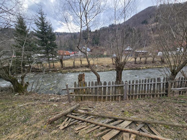 Casă de vânzare în zona pitorească Sătic – Rucăr, lângă râul Dâmbovicioara