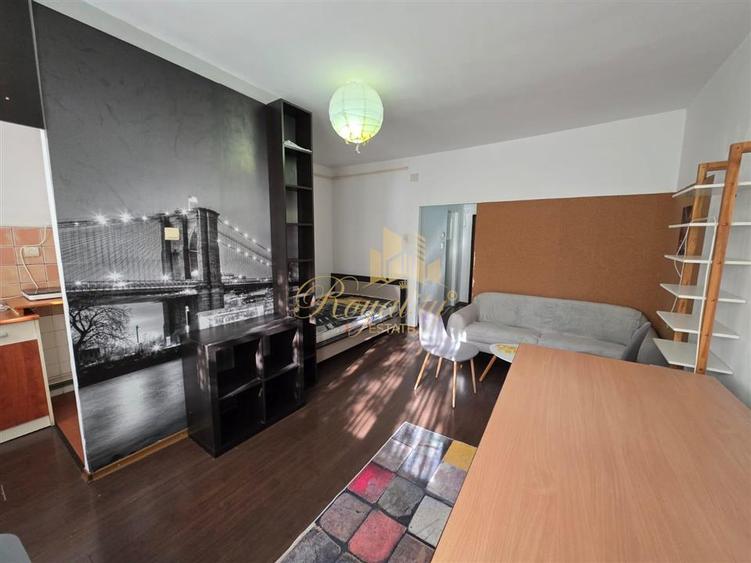 Apartament 1 camera, centrala proprie, etaj 1 - Zona Complexului Studentesc