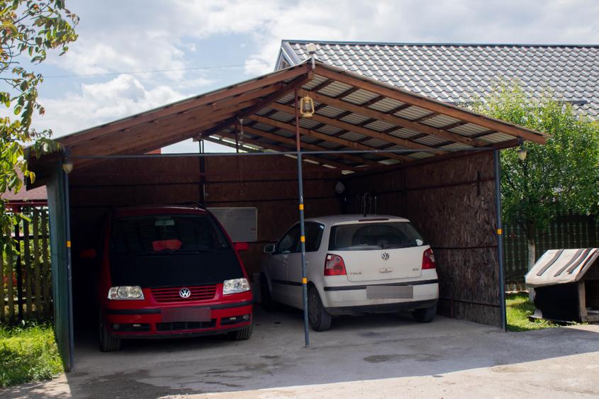 Casă de vânzare cu 3 camere cu curte generoasă